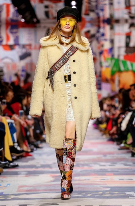 vestito dior pizzo oro autunno inverno 2018|Dior AI 2018.